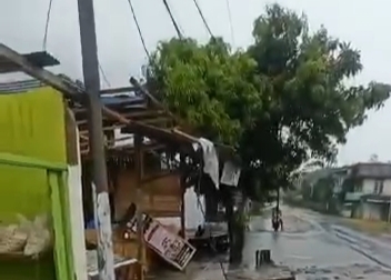 60 Rumah di Dua Desa Kecamatan Tanjungsari Porak Poranda Dihantam Puting Beliung
