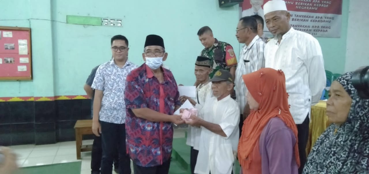 PEMDES KARANG ANYAR SALURKAN BLT DD KEPADA 52 KPM