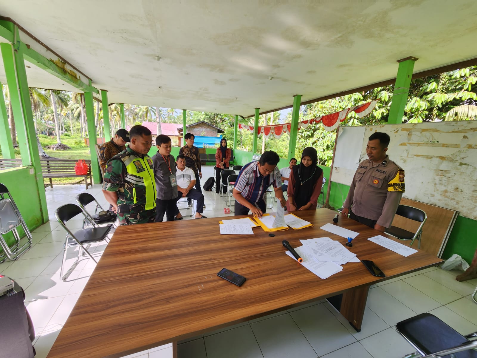 Sertu Heri Hadiri Rapat Pleno Terbuka Rekapitulasi Daftar Pemilih Hasil Perbaikan   Akhir Tingkat Kelurahan Tanjung Tengah