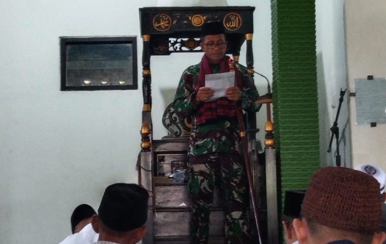 Peringati Hari Pancasila, Serka Jalaludin Jadi Khotib  Masjid Fathul Jannah Ini Pesannya