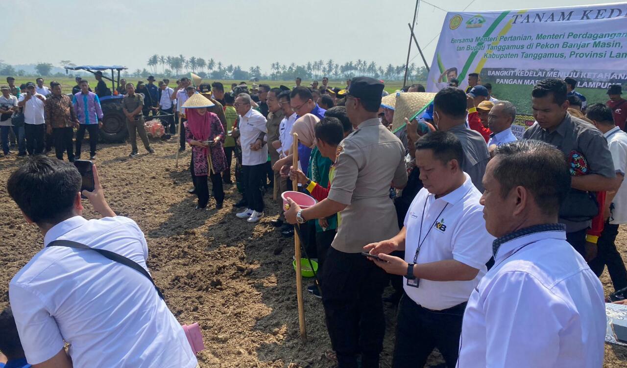 Kapolres Tanggamus Pimpin Pengamanan Kunjungan Dua Menteri di Bulok