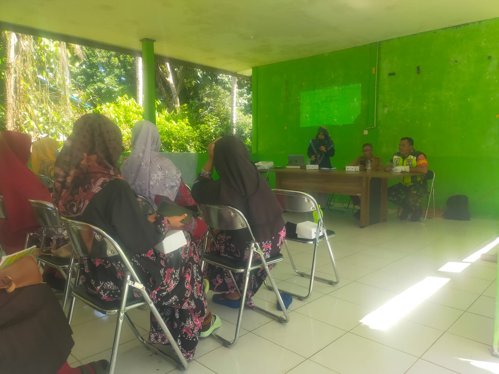 Babinsa Koramil Penajam  Hadiri Sosialisasi dan Pembentukan Kampung Keluarga Berkualitas, Ini Pesannya