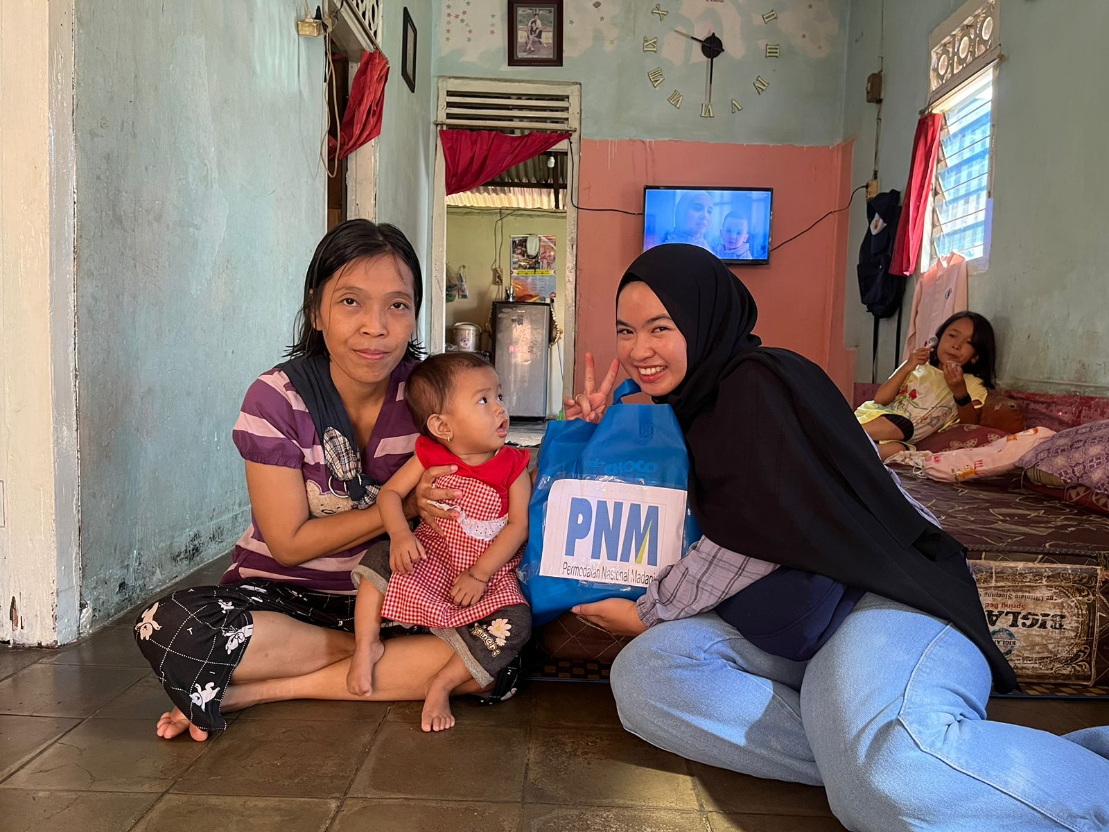 PNM Cabang Bandar Lampung Rayakan HUT PNM Ke-24 Tahun Salurkan Paket Gizi