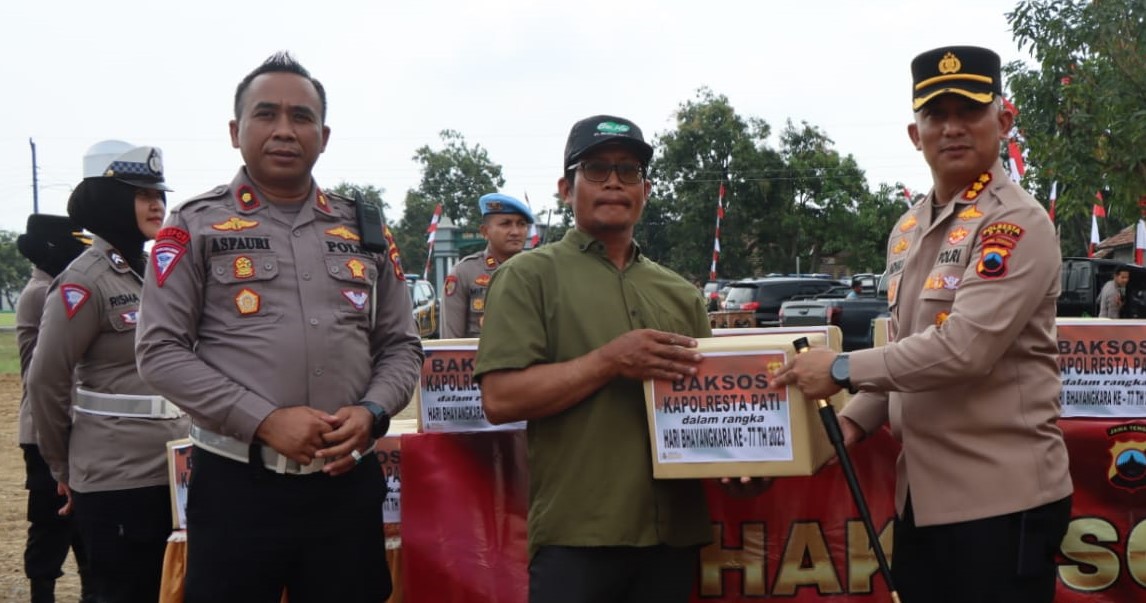 Hari Bhayangkara ke 77, Kapolresta Pati Penyerahan Bansos dan Pembuatan Sumur