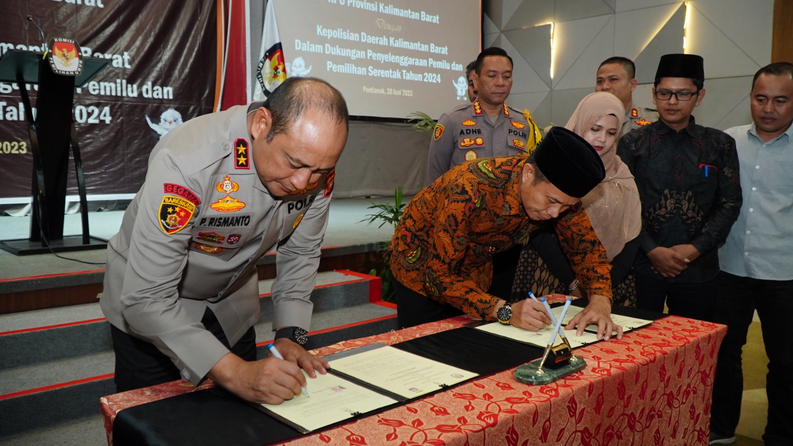 Antisipasi Pemilu 2024, Kapolda Kalbar Tandatangani Perjanjian Kerjasama dengan KPU