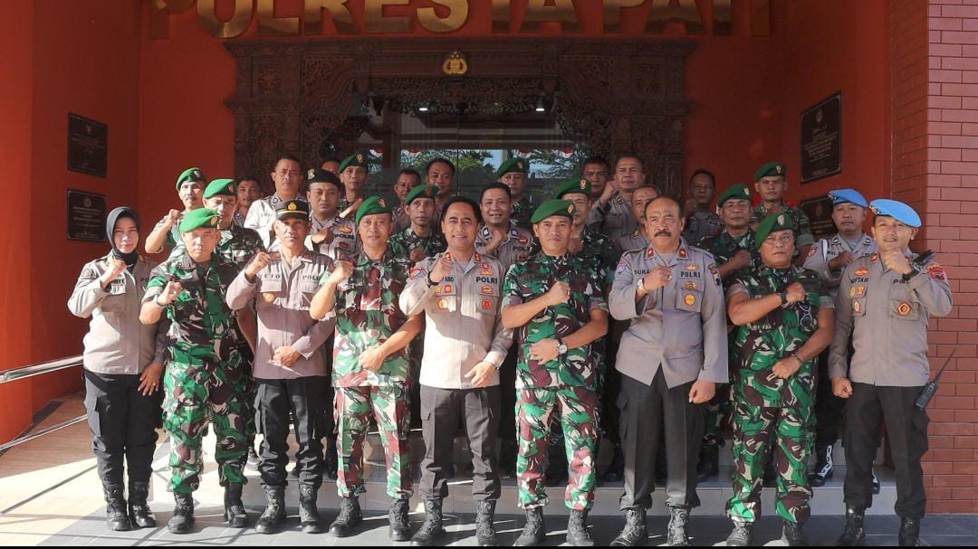 Momen HUT Bhayangkara ke 77, Wakapolresta Pati Terima Kejutan dari Kasdim