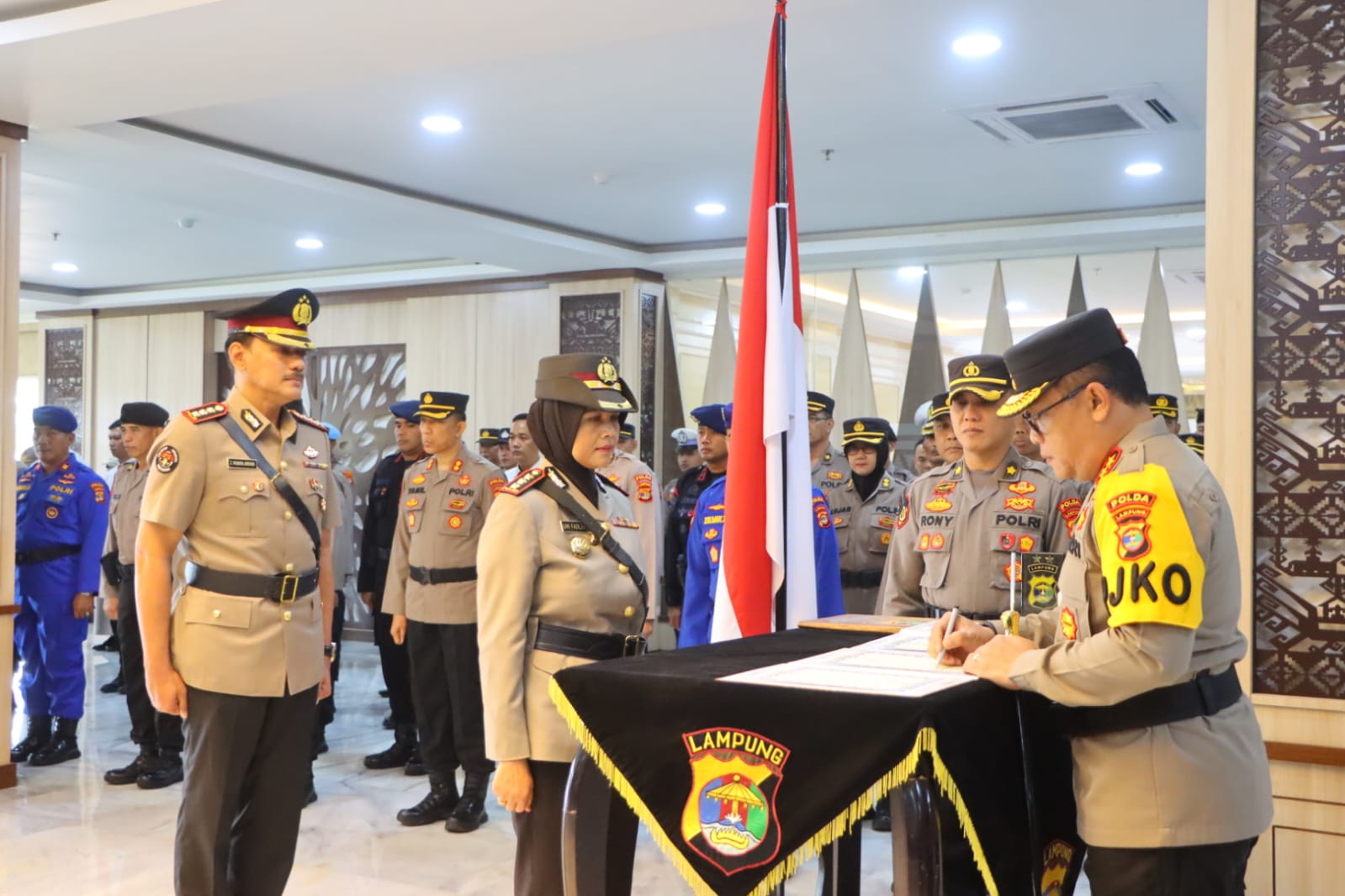 Kapolda Lampung Pimpin Serah Terima Jabatan, Dirsamapta dan Kabid Humas Polda Lampung