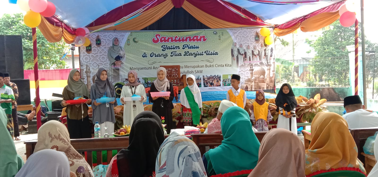 Muslimat Desa Sinar Pasemah Santuni Anak Yatim Piatu Dan Lansia
