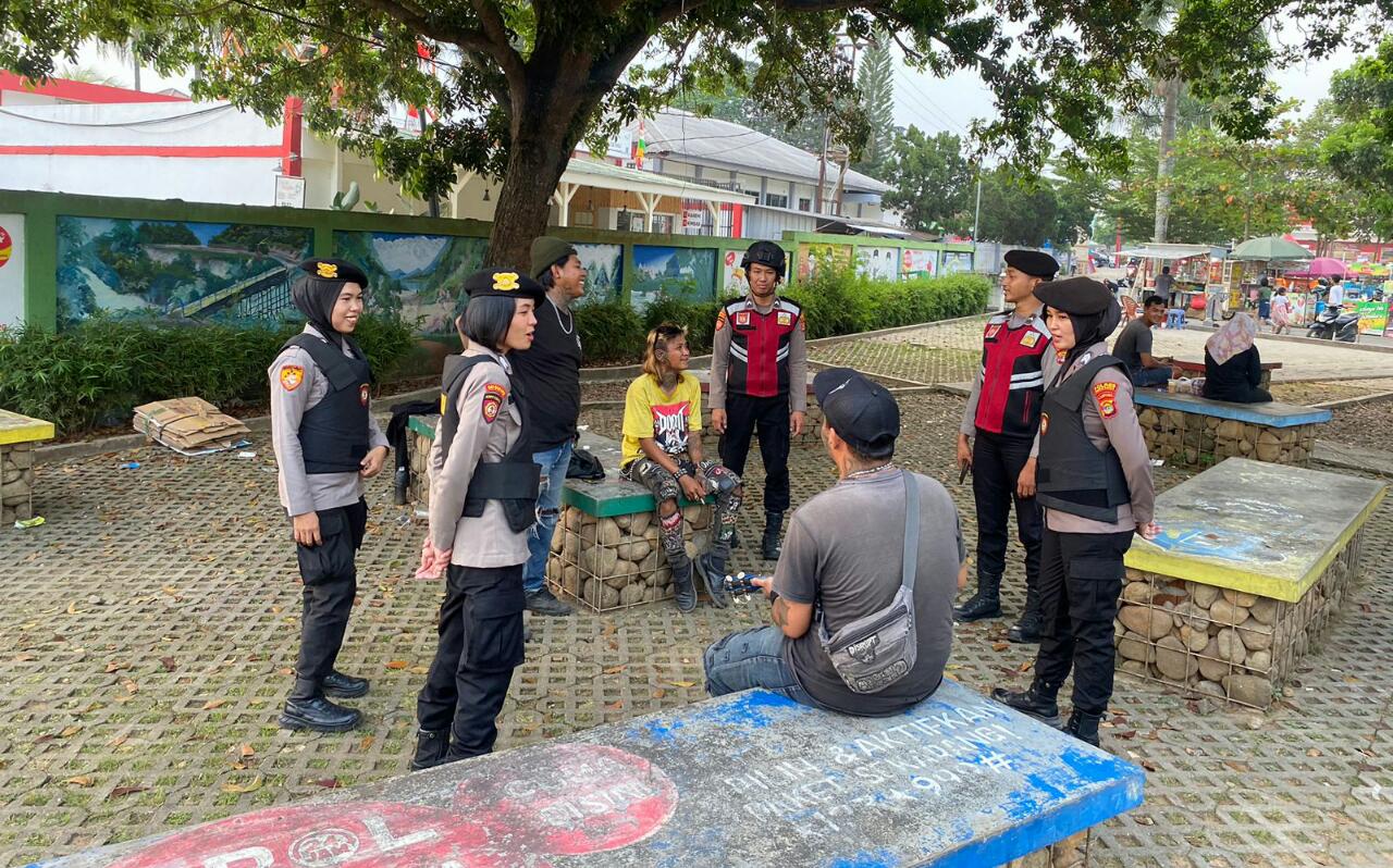 Polwan Polres Pringsewu Mewujudkan Keamanan dan Ketertiban Patroli Dialogis 
