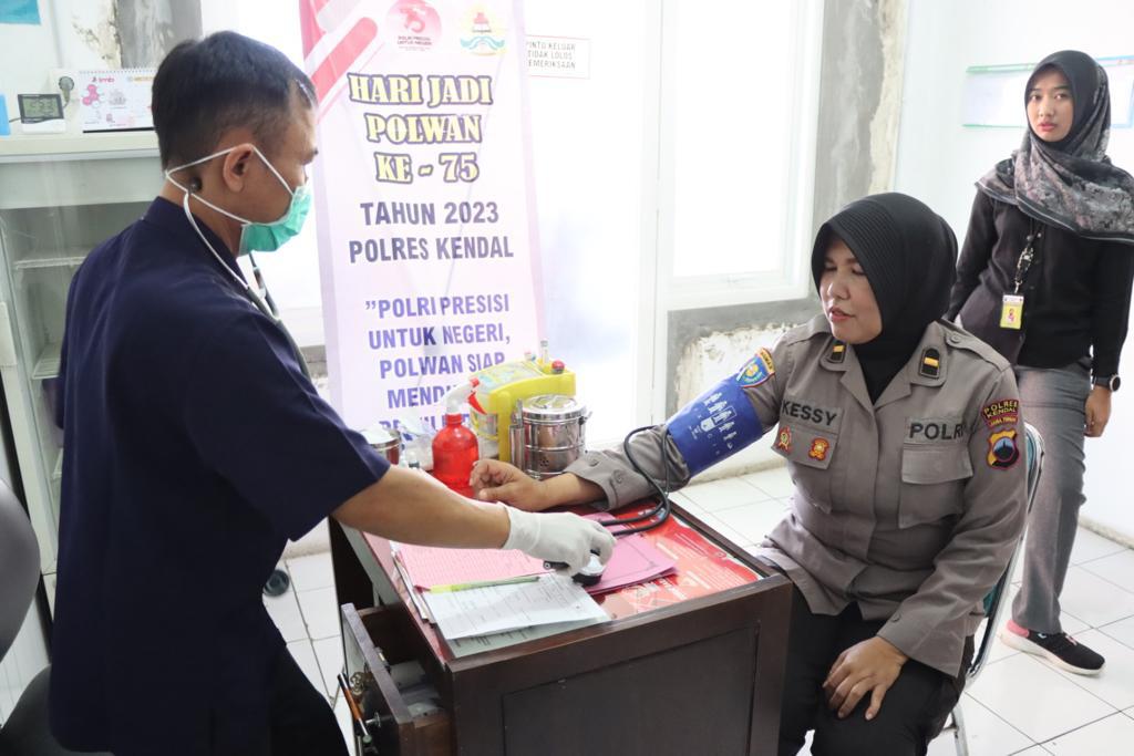 Senior Polwan Ikut Aksi Donor Darah