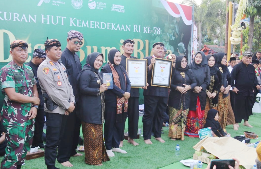 Spektakuler, HUT Kemerdekaan di Blora Sajikan 9.640  Nasi Berkat Bungkus Daun Jati