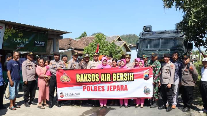 Peduli Sesama, Kapolres Jepara Salurkan Bantuan Air Bersih ke Warga