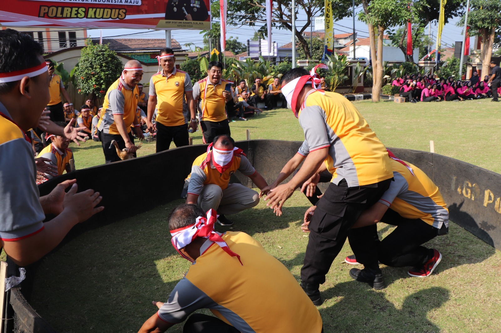 Kompak !!! Semua Personil Polres Kudus Ikut Lomba