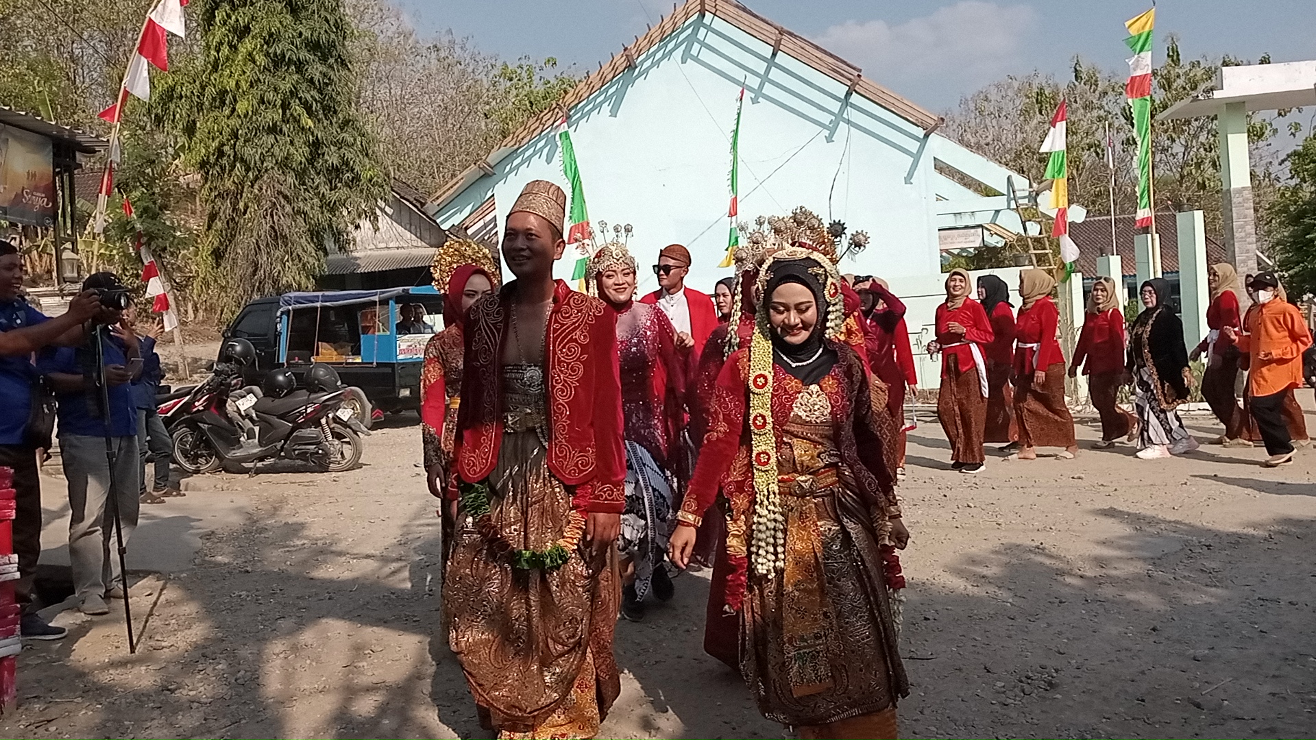 Desa Plantungan Pawai Karnaval Dengan Mengusung Tema Desa Berdaulat 