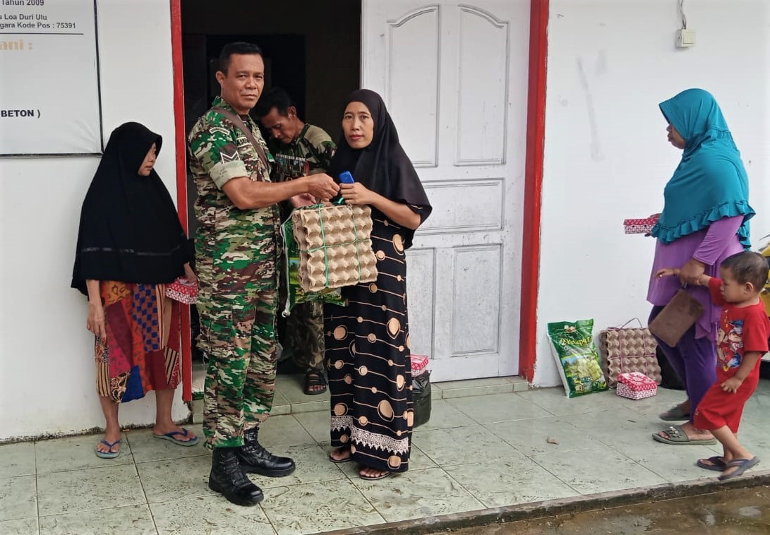 Babinsa Loa Duri Ulu, Pastikan Penyaluran Bantuan Sudah Tepat Sasaran
