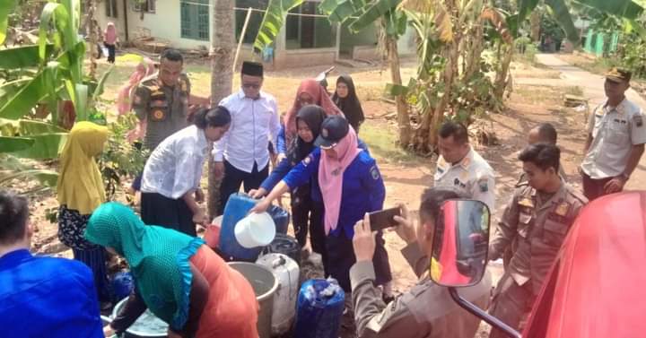 Dampak Kemarau Dinas Damkar Lemsel Kembali Distribusikan Air Bersih
