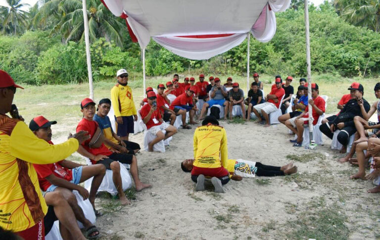Disparbud Lamsel Berikan Pelatihan Penyelamatan Kepada Penjaga Pantai