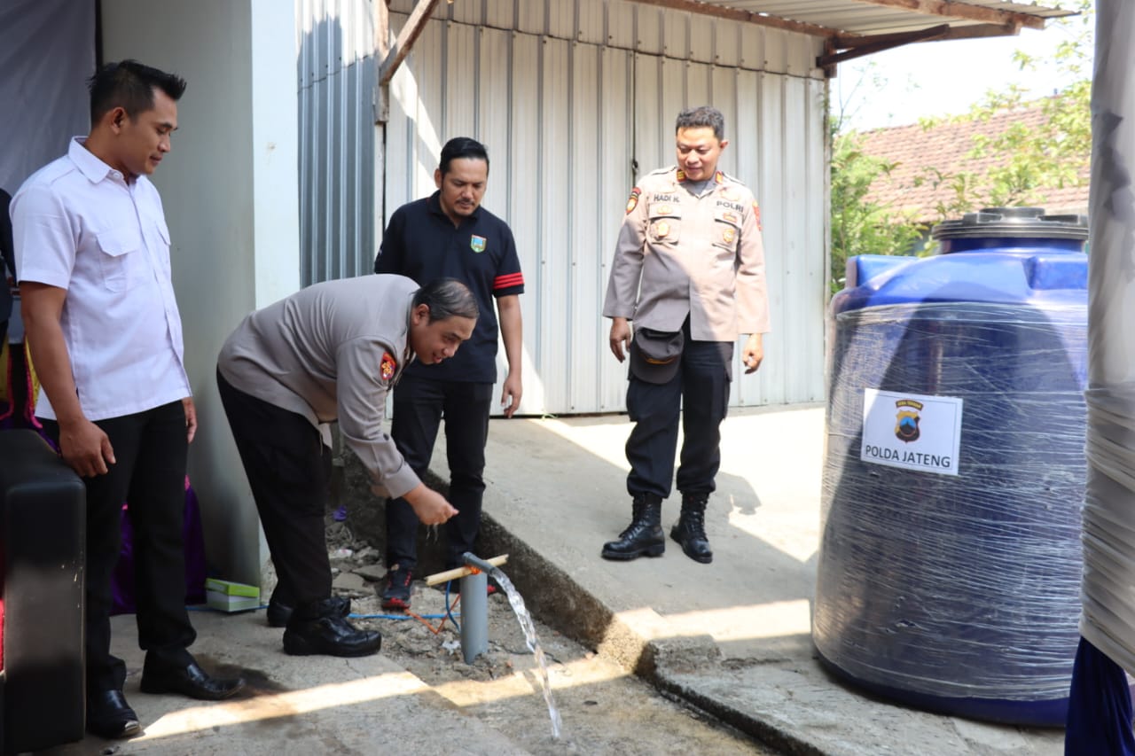 Masyarakat Butuh Air Bersih, Kapolres Kudus Turun ke lokasi