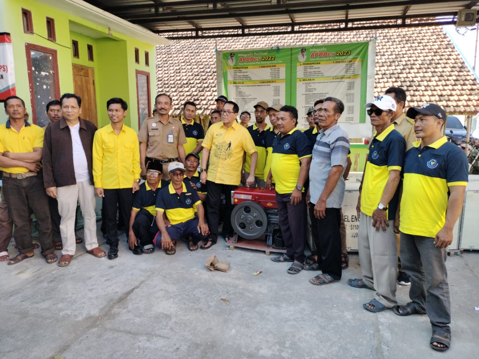Tidak Dipungut Alias Gratis !!! Firman Turunkan 18 Alat Mesin Diesel ke Nelayan Desa Pecangaan