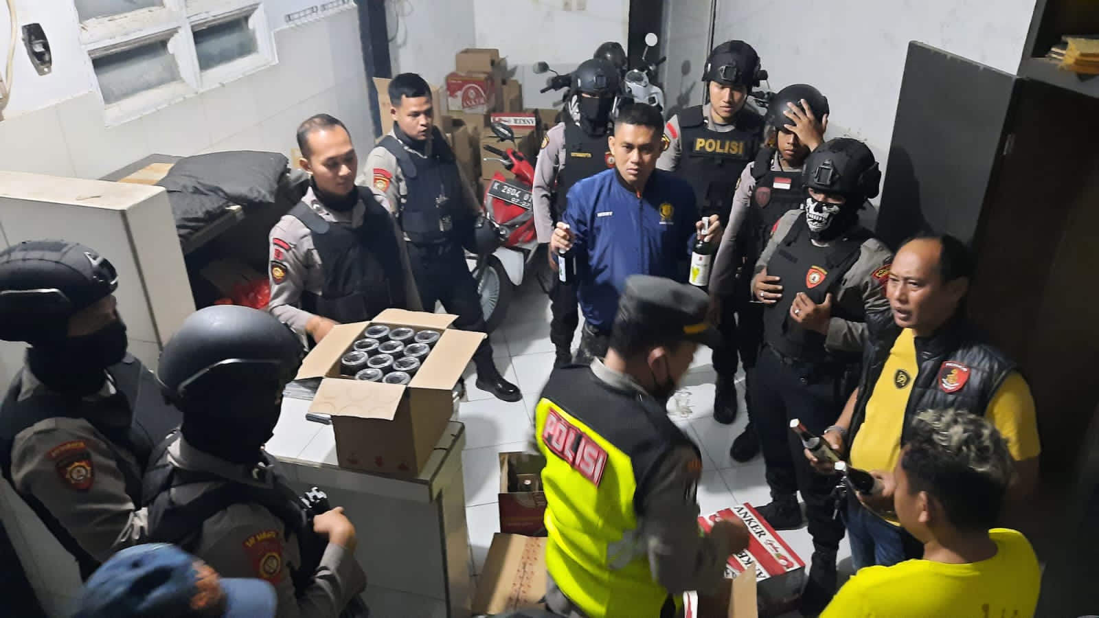Miras Berbagai Merk Diamankan, Kompol Catur Kusuma Adi Razia Gelar Razia Tempat Karaoke