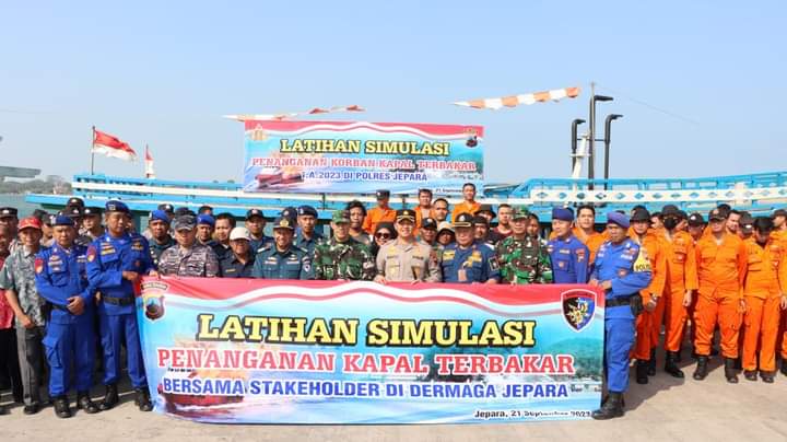 Pelatihan Simulasi Penanganan Korban Kapal Terbakar