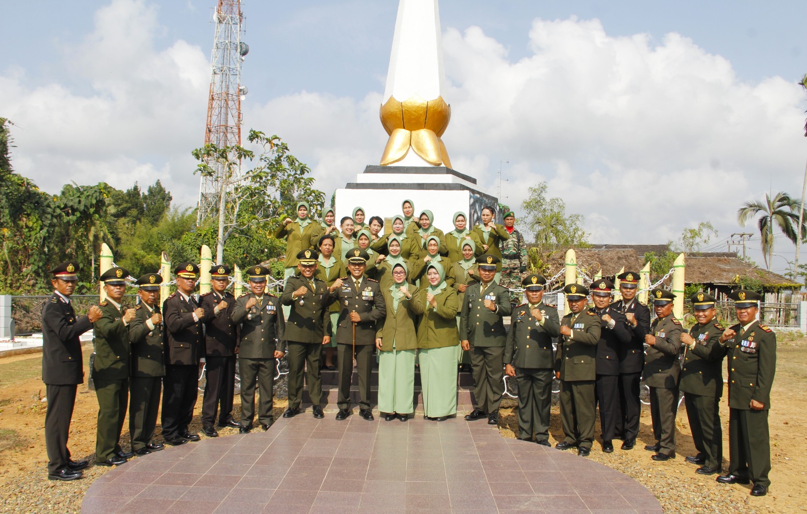 Peringati HUT TNI Ke – 78 Dandim 0906/Kukar Pimpin Ziarah Nasional