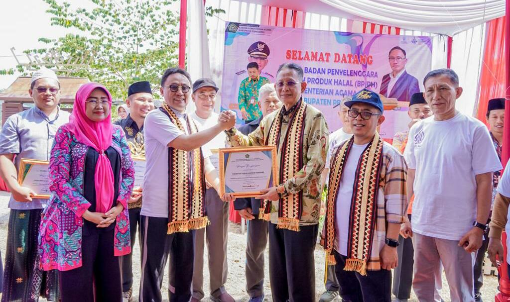 Pemkab Pringsewu Terima Penghargaan Dari BPJPH Kemenag RI 
