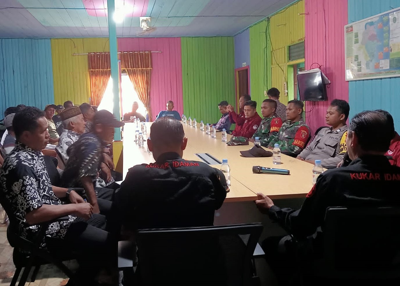 Babinsa Muara Wis Hadiri Sosialisasi Terkait Penggunaan Alat Tangkap Ikan Ilegal