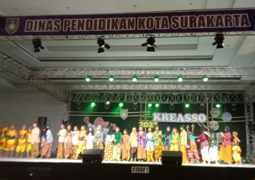 Teater Bocah Dasa Madya Tampilkan Gribig ing Magrib di Ajang Kreasso 2023 Convention Hall Terminal Tirtonadi