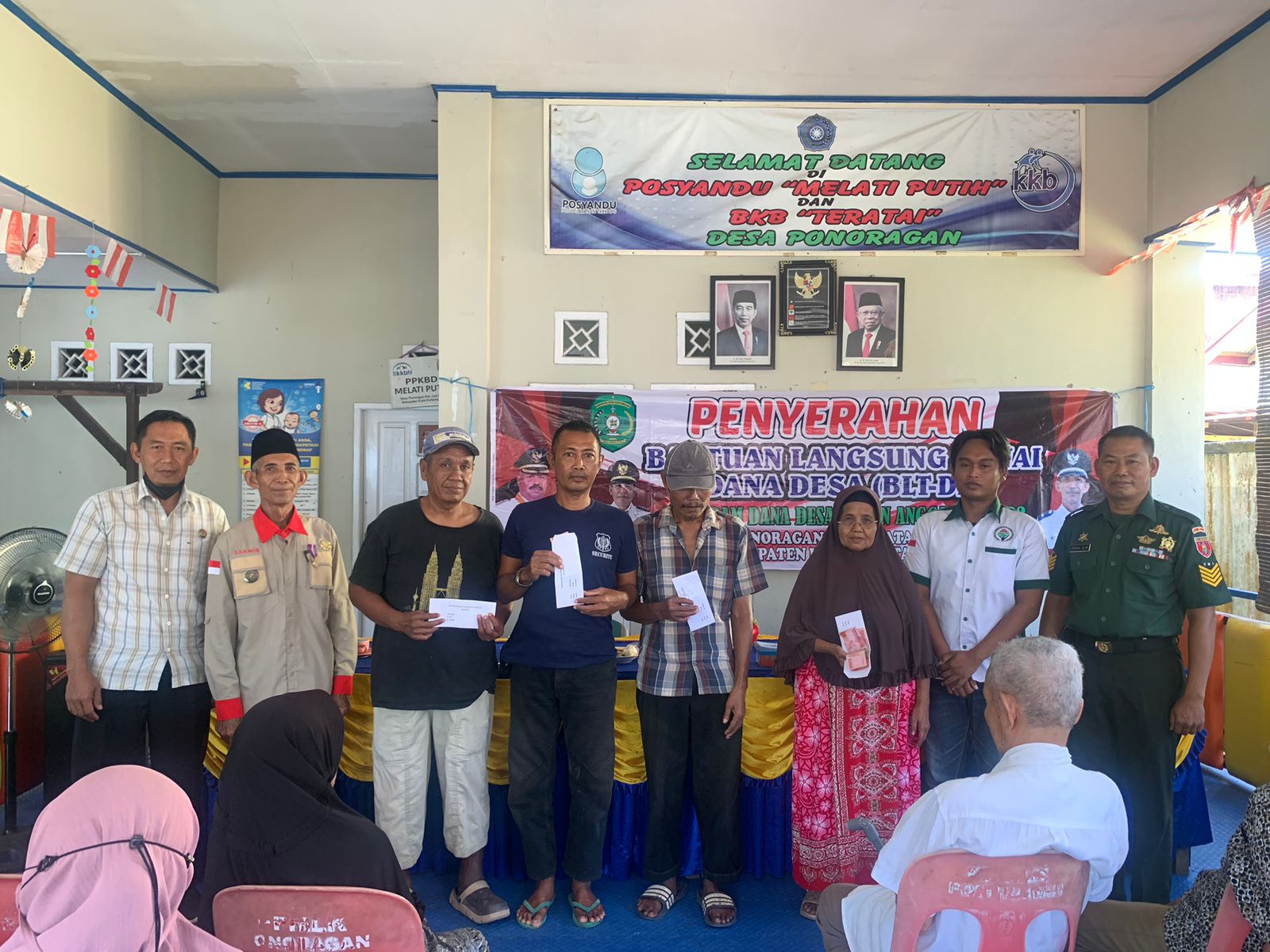 Melalui Peyaluran BLT, Babinsa Berharap Bisa Bantu Perekonomian Warga