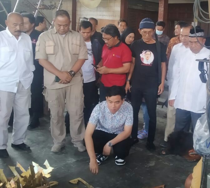 Gibran Pagi ini Kunjungi Perajin Boyolali, Relawan Bolone Mase, Gibranholic dan GRIB Jaya Solo Ikut Kawal Dampingi Walikota