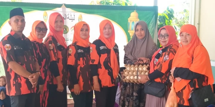 Peringati HUT Ke-64 Pengurus PAC Pemuda Pancasila Kecamatan Sidomulyo Gelar Baksos dan Potong Tumpeng