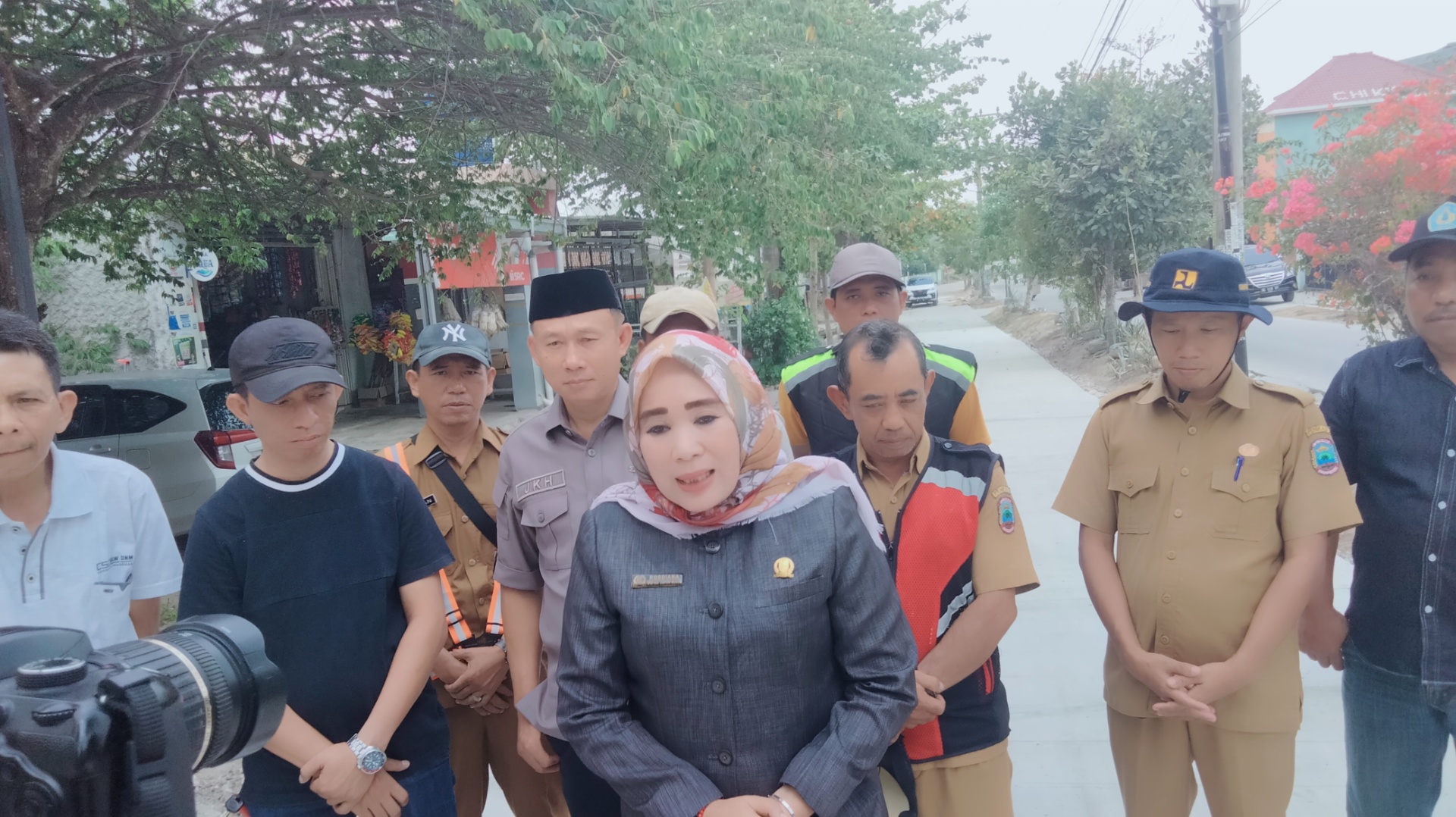 Komisi III DPRD Lamsel Menilai Pekerjaan Jalan Perum Permata Asri Tidak Sesuai dan Minta Untuk Diperbaik