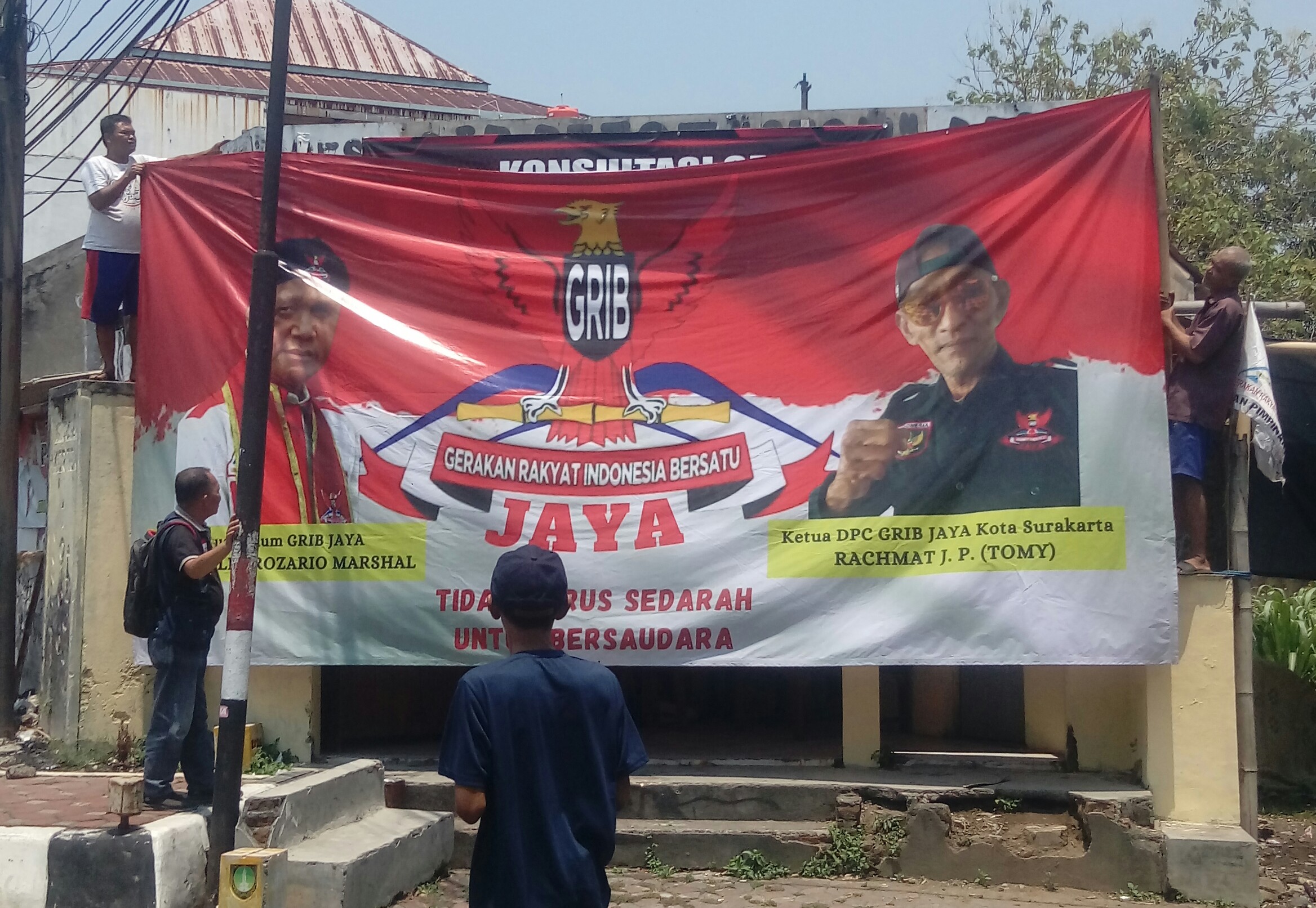 Pengurus DPC GRIB Solo Berbenah Sambut Kedatangan Herkules Meresmikan Sekretariat Yang Baru