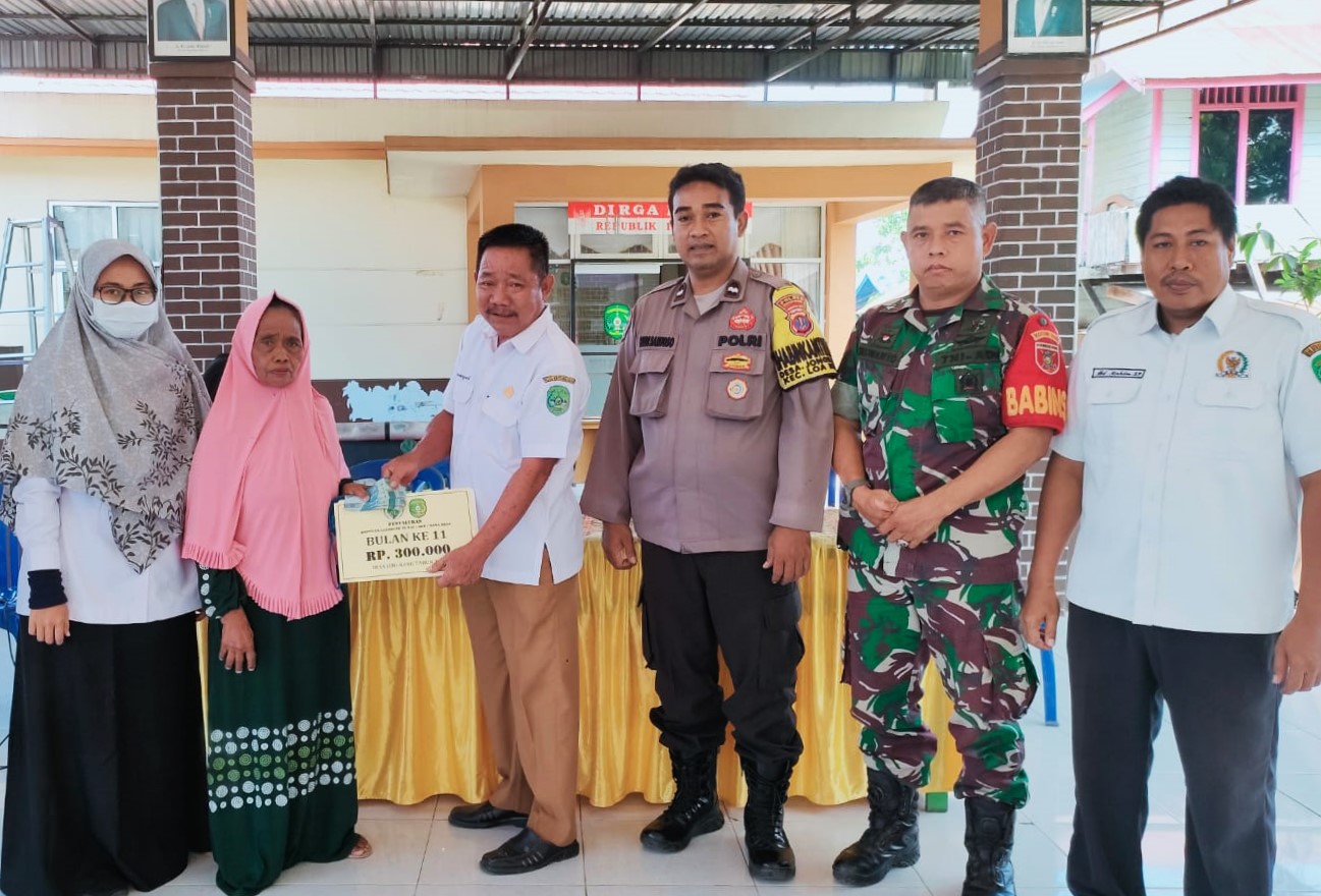 Penyaluran BLT Bulan Ke-11, Babinsa Jongkang Sebut Sebanyak 22 KPM Terima Bantuan
