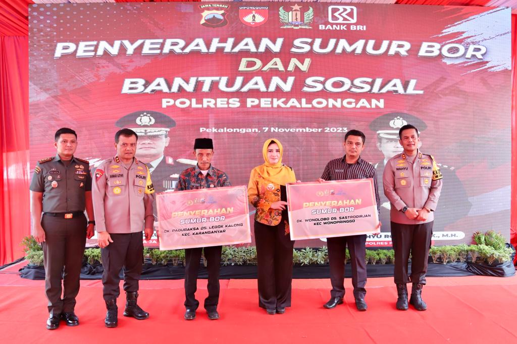 Penyerahan Sumur Bor dan Paket Sembako ke Masyarakat, Kapolda Jateng Turun