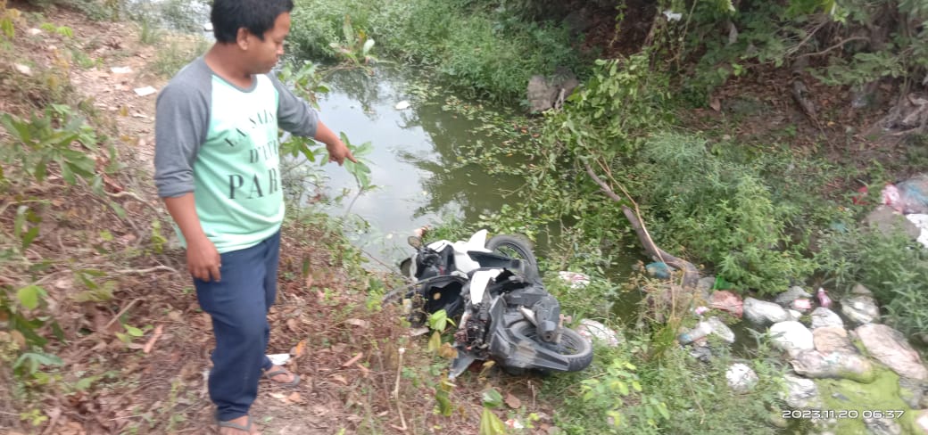 Motor Bonceng 4 Masuk Jurang Way Gelam Candipuro