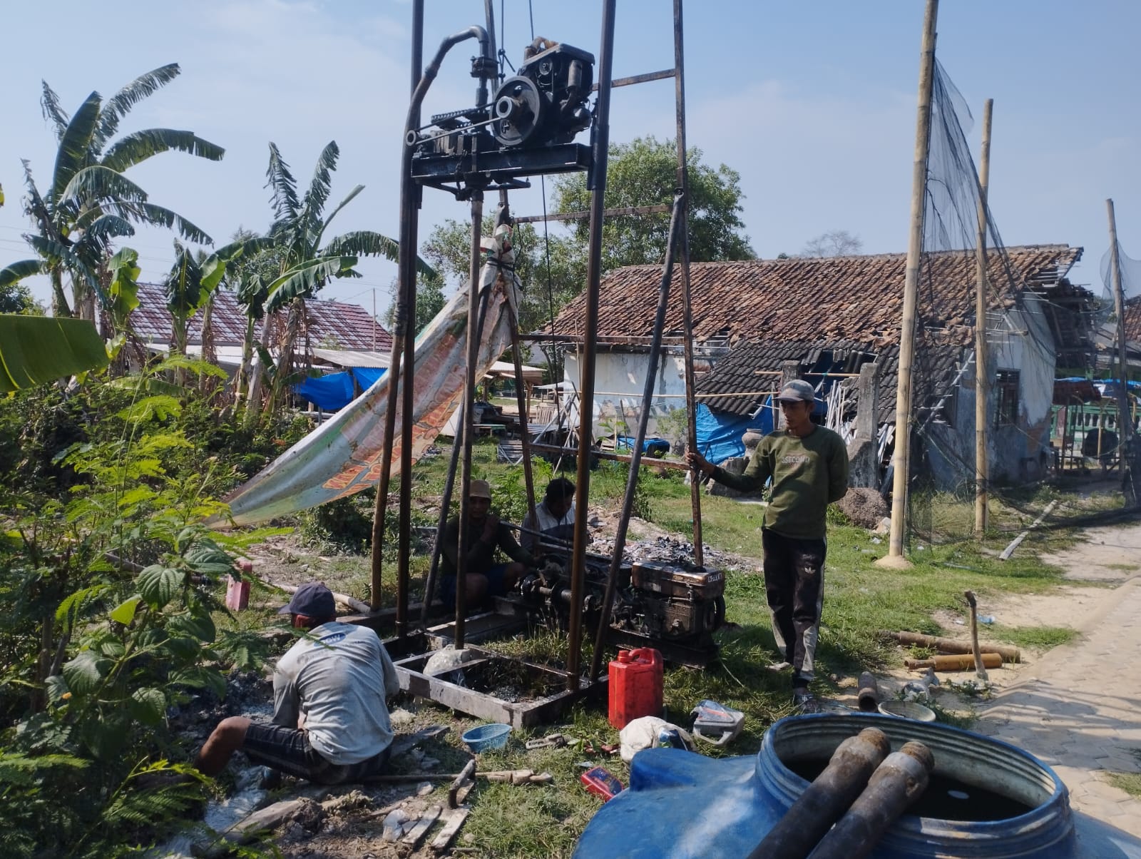 Penuhi Kebutuhan Air Bersih Untuk Warga Pemdes Titiwangi Bangun Sumur Bor