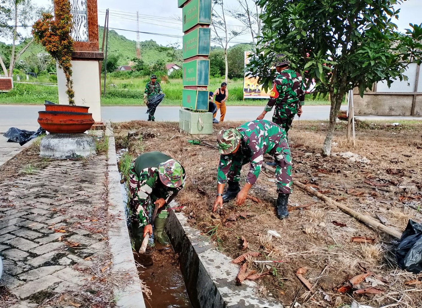 Sinergitas Tiga Pilar Kecamatan Loa Janan Jaga Kebersihan Lingkungan