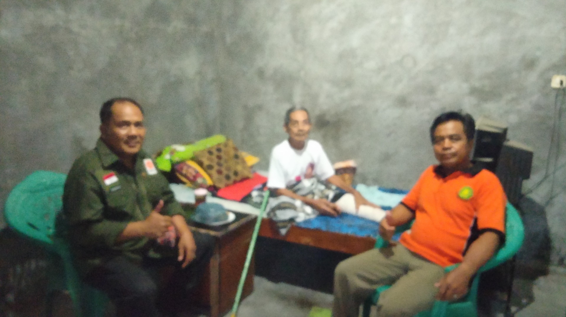 Disela Sela Sosialisasi IPWK M,Akyas Kunjungi Warga Yang Sedang Sakit