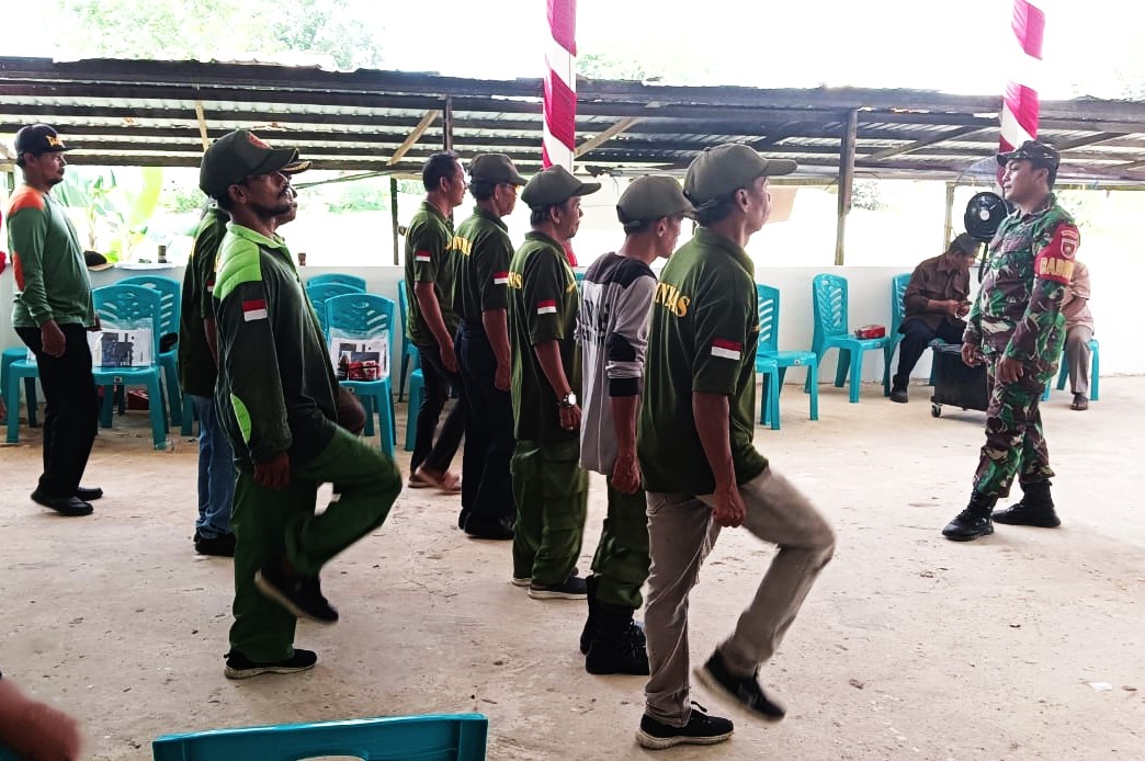 Wujudkan Linmas Yang Tangguh, Babinsa Koramil 0906-04/Sangasanga Latih PBB