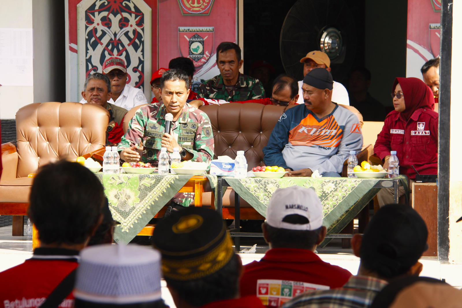 Sinergitas TNI Bersama Pemerintah Daerah Salurkan Bantuan Pada Gapoktan dan Pelaku UMKM