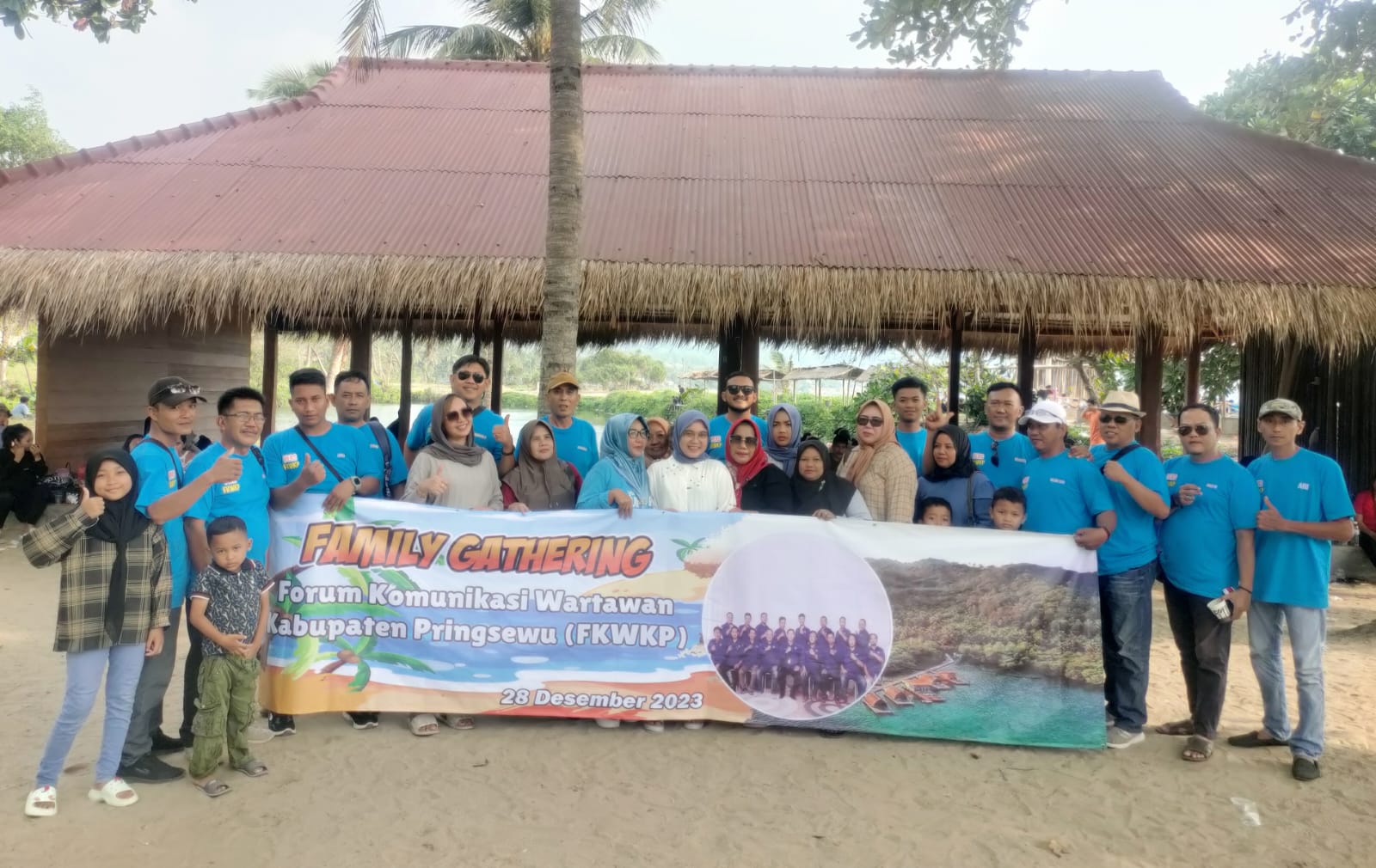 Lembaga Profesi FKWKP Gelar Family Gathring di Pantai Sanggar Beach Kalianda