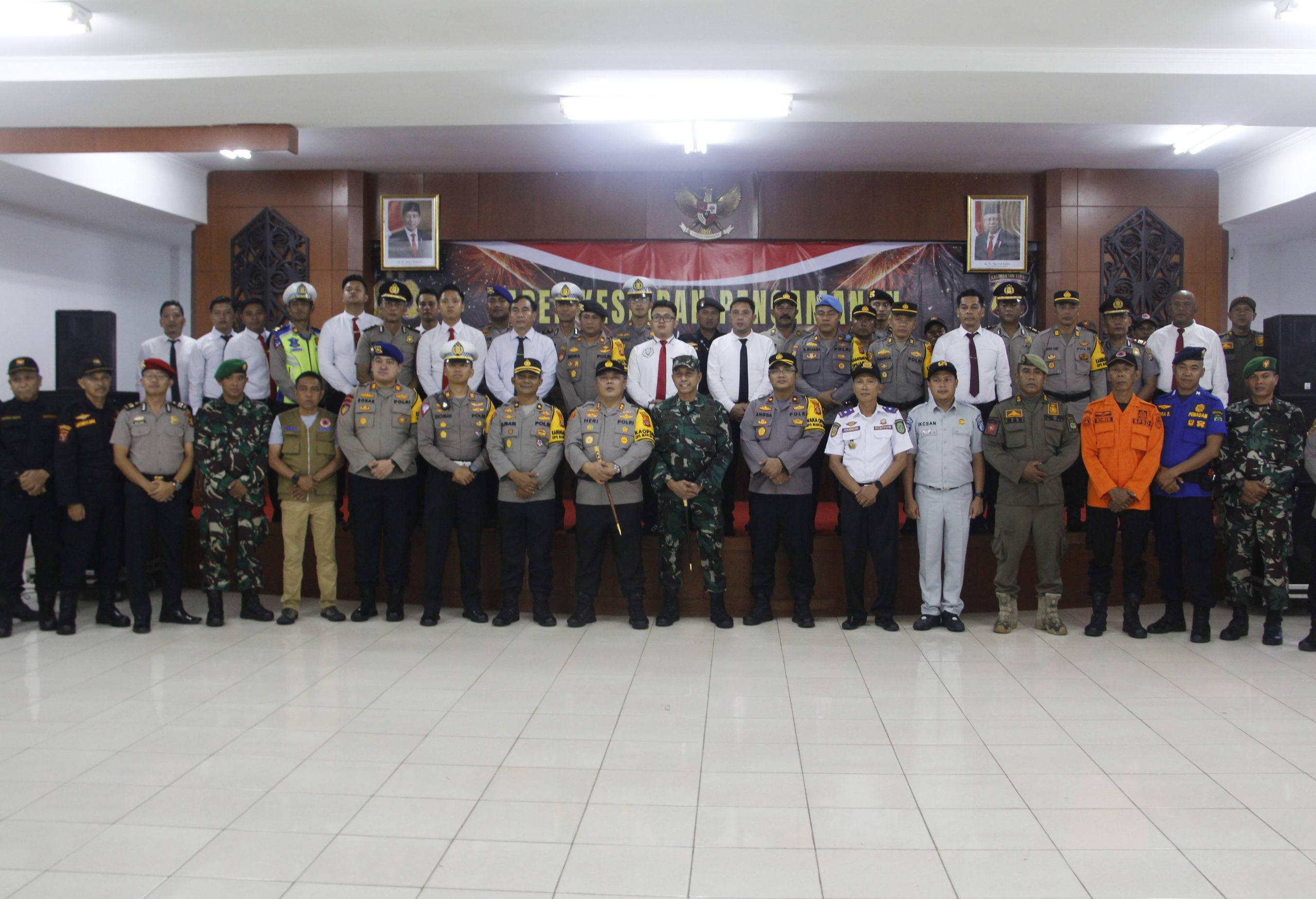 Dandim 0906/Kutai Kartanegara Hadiri Apel Kesiapan Pengamanan Pergantian Malam Tahun Baru 2024