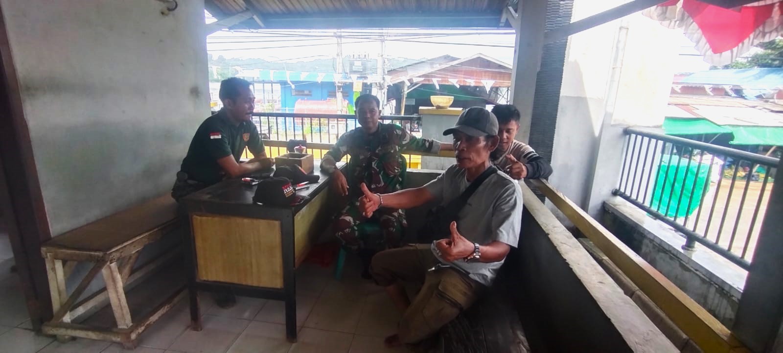 Melalui Komsos Babinsa Loa Janan Ajak Warga Jaga Keamanan