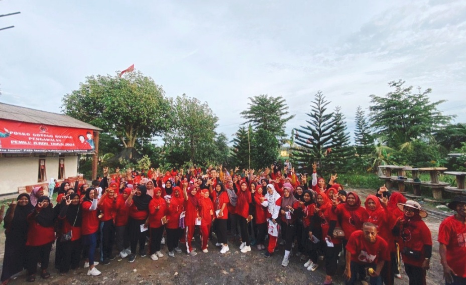 TPD DAN RELAWAN IM GANJAR LAMPUNG GELAR SENAM SEHAT BERSAMA IBU IBU DI WAY LUBUK