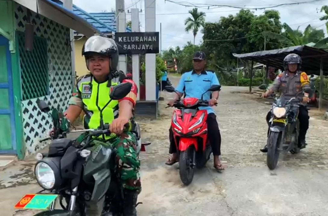 Babinsa Koramil 04/Sangasanga dan Bhabinkamtibmas Patroli Bersama Ketua RT