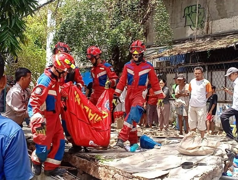 Polisi Usut 3 Orang Tewas Tertimpa Tembok Roboh di Tebet