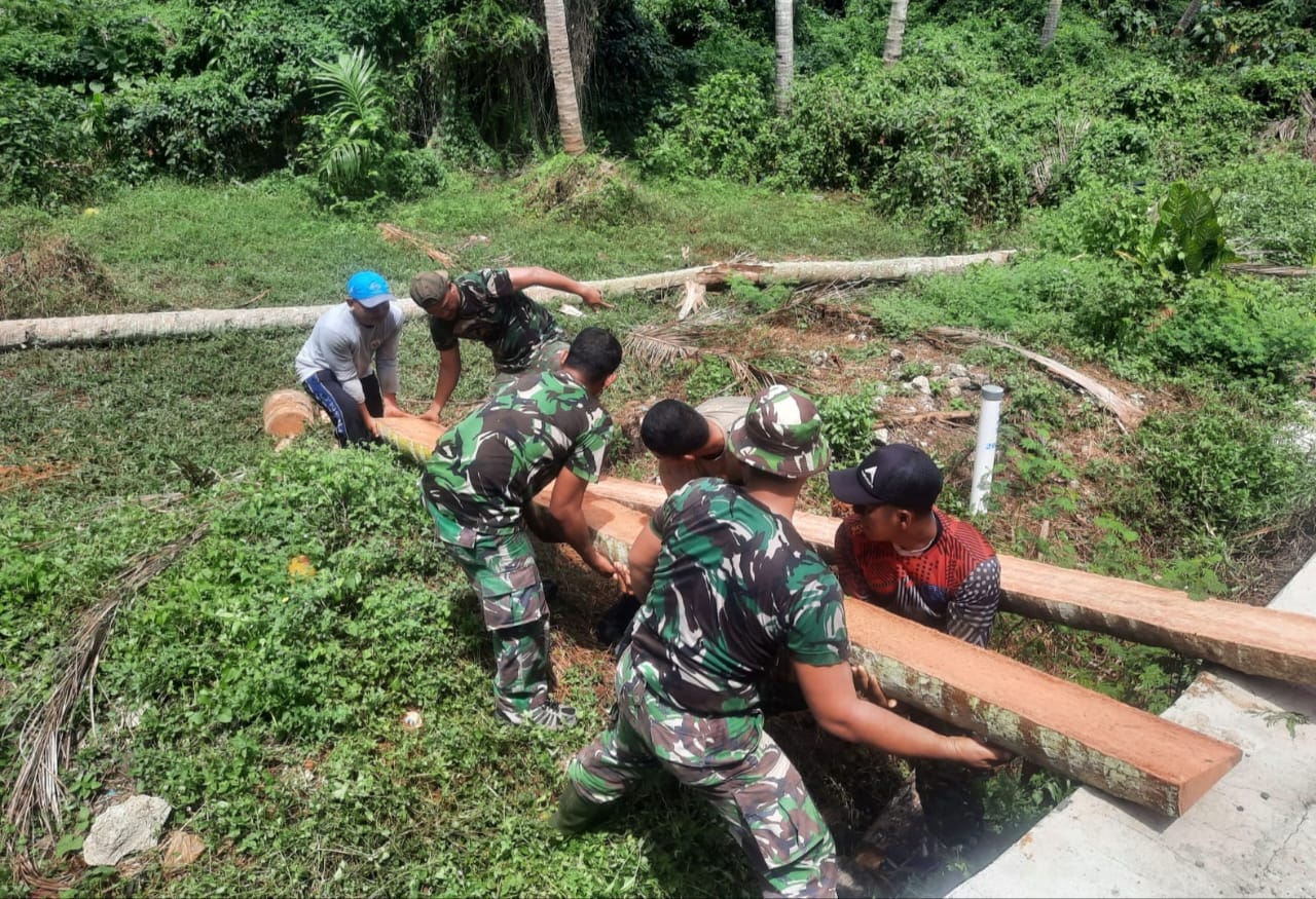 Bupati Nanang Ermanto Terus Entaskan Warga Miskin Ekstrim Melalui Program Bedah Rumah