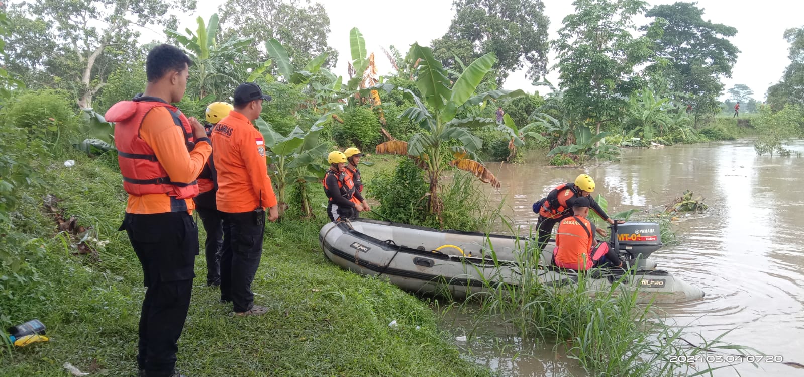 Hari Kedua Pencarian Korban Terseret Arus Sungai Way Kalang Desa Sidoasri